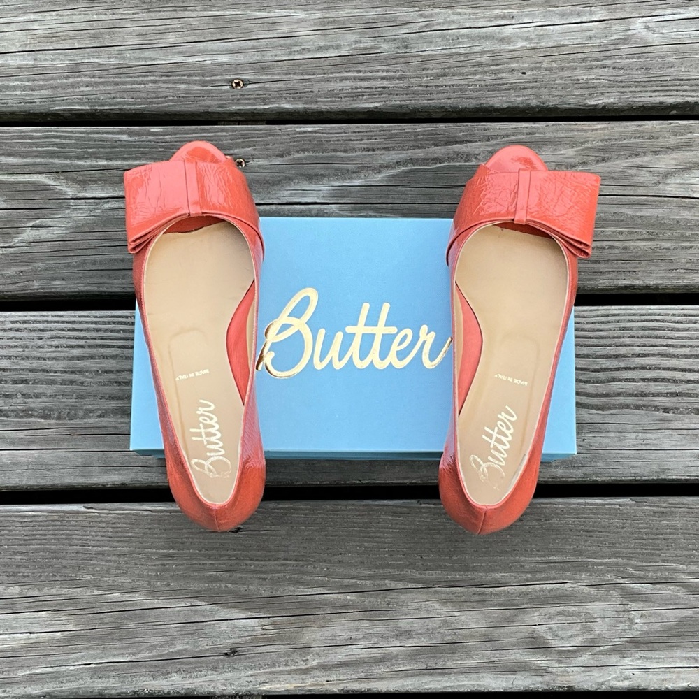 Butter Gell tangerine patent low wedge open toe shoes
